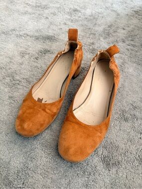 Everlane Day Heel Suede Round-Toe Slip-On Pumps
